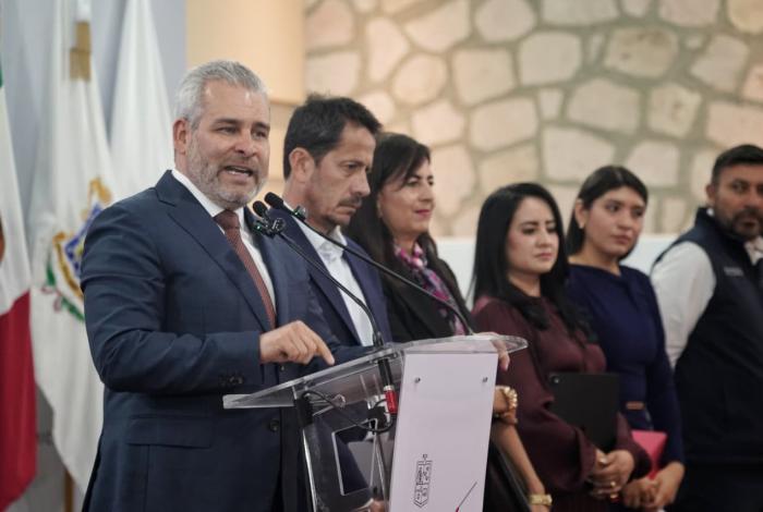 No puede la educación manejarse como un sistema de mafias: Bedolla