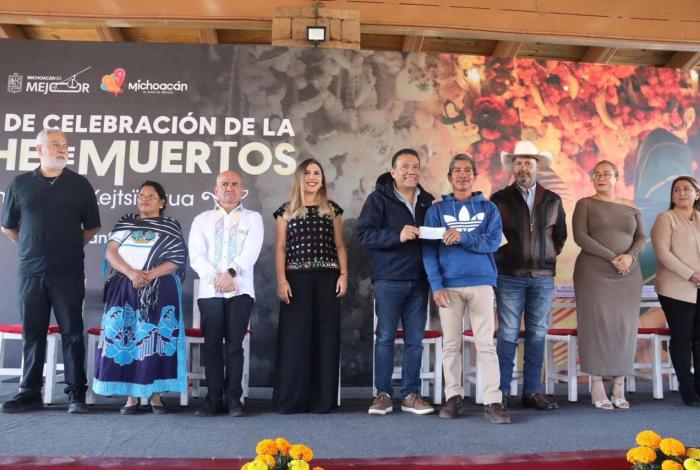 Noche de Muertos: Apoya gobierno a comunidades para preservar la tradición