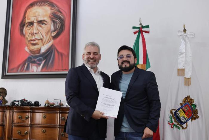 Nombra Bedolla a Benjamín Mendoza como director del SMRTV