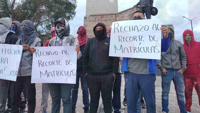 Normalistas exigen respeto a matrículas asignadas