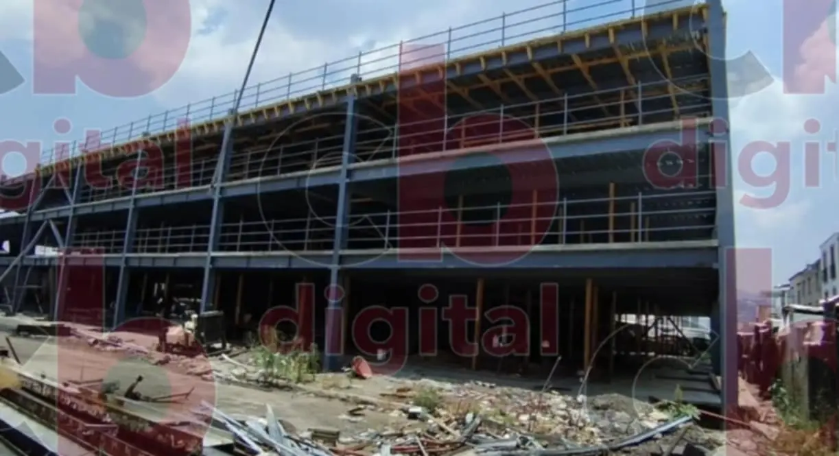 Nos dan atole con el dedo, los concesionarios del estacionamiento en Mercado Independencia; afirma Alfonso Martínez