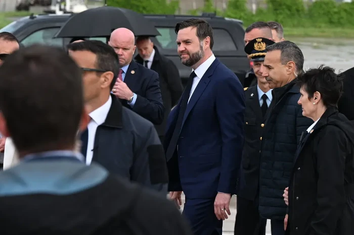 Nuevo papa parece criticar las políticas migratorias de Trump