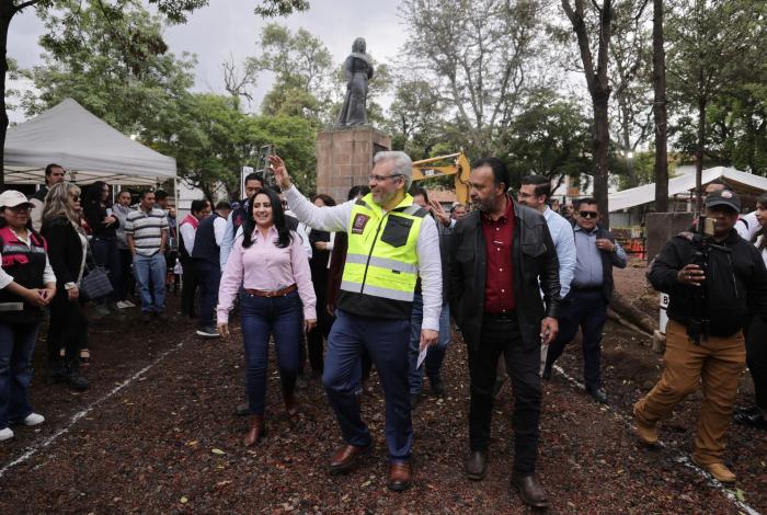Obra en plaza Gertrudis conserva el encanto de Pátzcuaro: Bedolla