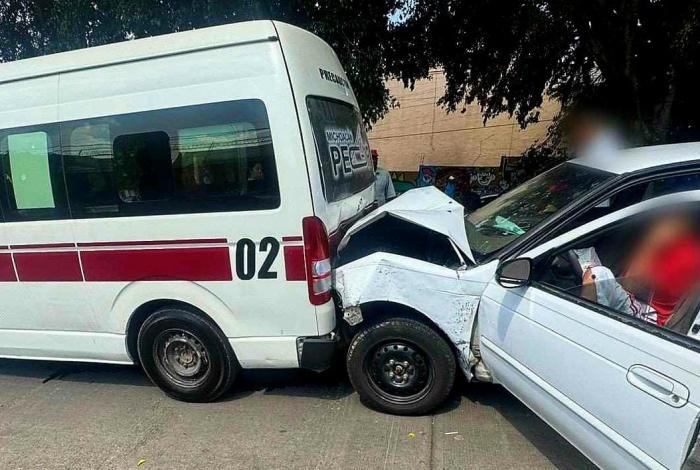 Ocho lesionados en choque entre particular y combi de la Ruta Guinda