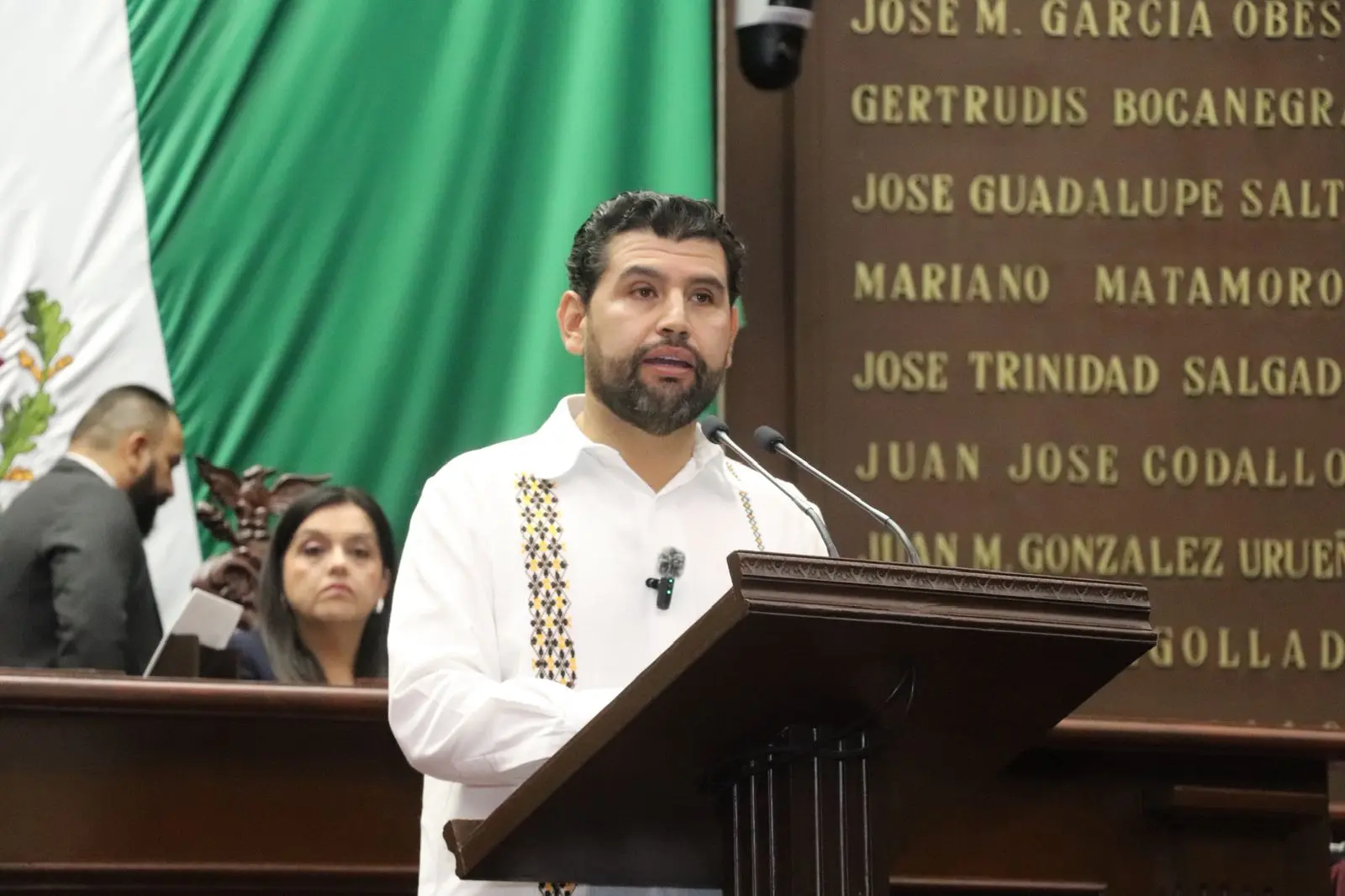*Octavio Ocampo plantea licencias parentales y sistemas de cuidados para madres trabajadoras de Michoacán*