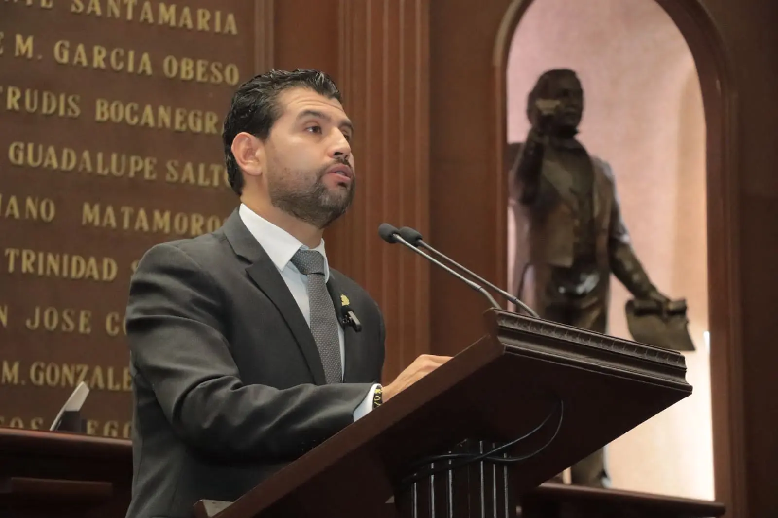 Octavio Ocampo propone cabildos abiertos para transparentar presupuestos municipales