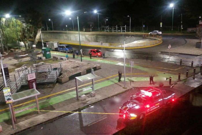 Ocupante de vehículo accidentado muere al caer de lo alto del Puente Paso Morelos, al norte de Morelia