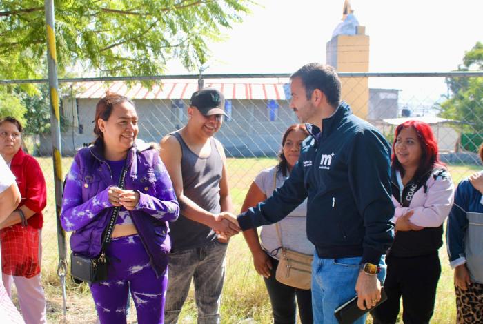 Ofrece Yankel Benítez trabajo estrecho a vecinas y vecinos de La Aldea