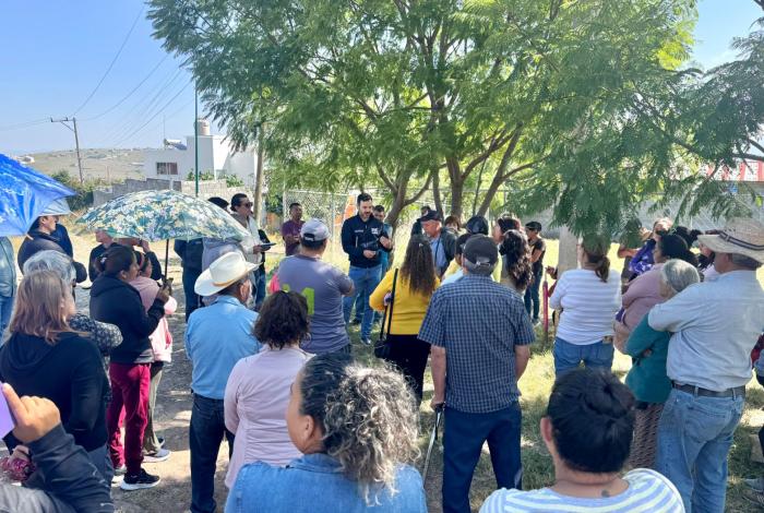 Ofrece Yankel Benítez trabajo estrecho a vecinas y vecinos de La Aldea