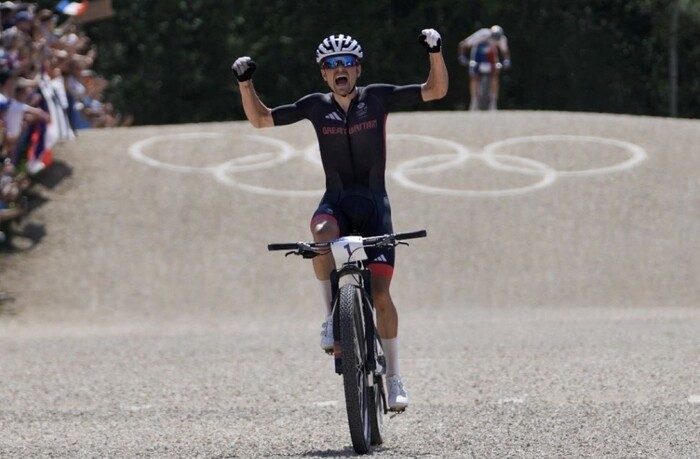 #Olimpiadas2024 | ¡Impresionante! El ciclista británico Thomas Pidcock se lleva el oro en la prueba de Cross Country de París 2024