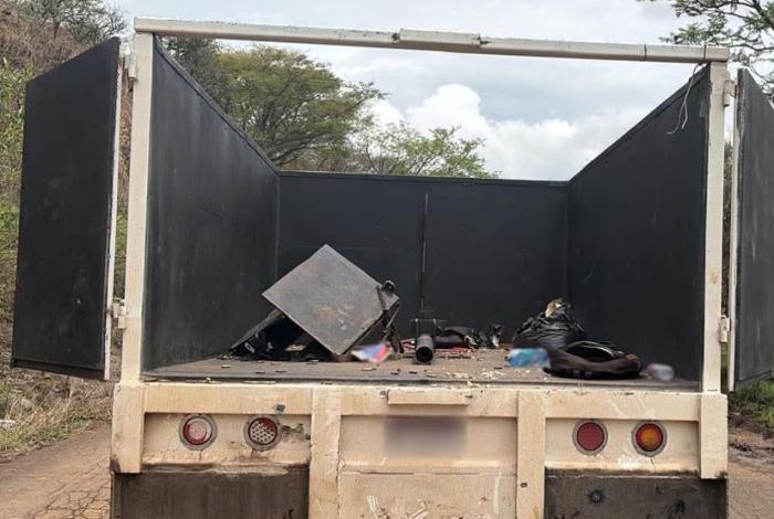 Operativo en Cotija: aseguran armamento y vehículo con blindaje artesanal