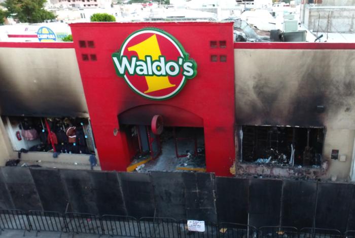 Ordenan juicio contra seis personas y una empresa por incendio en tienda Waldos en México