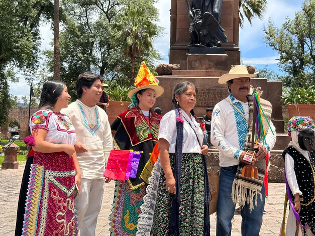 Orgullosos de sus raíces , habitantes de K’umbutsio preparan festividad del Divino Salvador