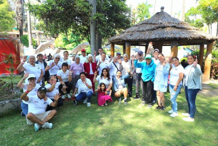 Paola Delgadillo promueve bienestar emocional en adultos mayores con actividades recreativas