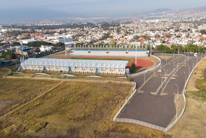 Papás de estudiantes podrán usar el estacionamiento del Estadio Universitario durante examen de admisión