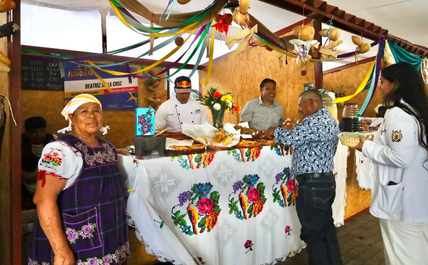 ¡Para chuparse los dedos! Llega el segundo tiempo de las cocineras tradicionales al Jalo Futbolero
