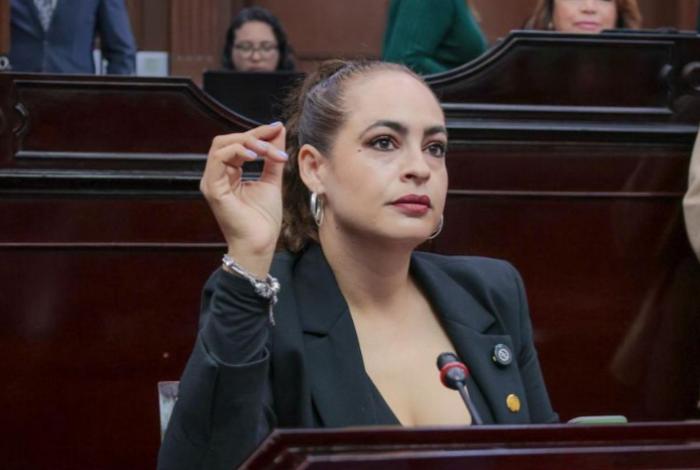 Para la protección de áreas naturales, propone Sandra Arreola regular uso de vehículos "Razers"