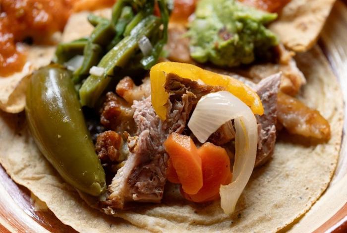 Para probar auténticas carnitas de Michoacán visita Quiroga, Tacámbaro y Huandacareo