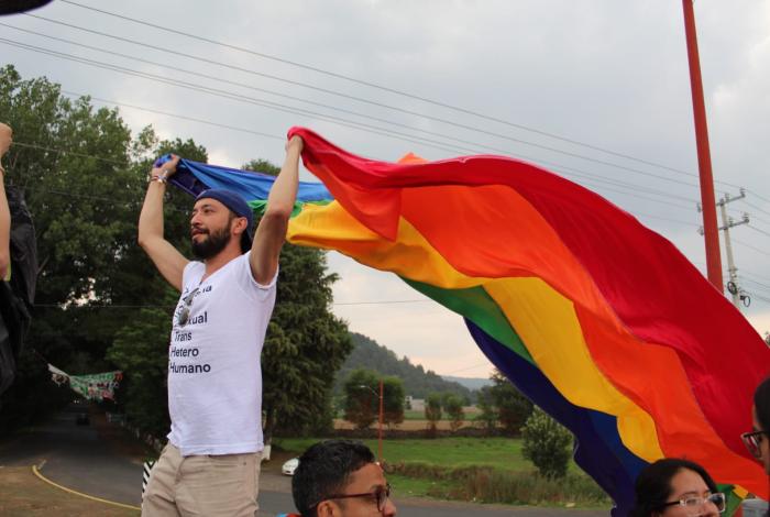 Paracho se pinta color arcoíris con la Cuarta Marcha del Orgullo P’urhépecha
