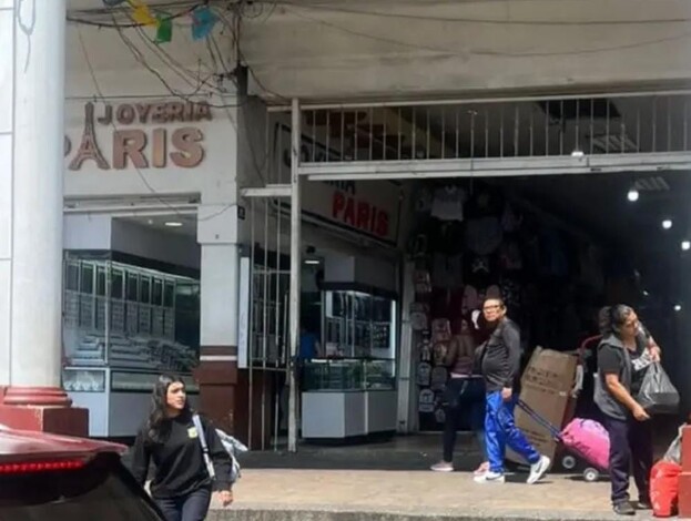 Pareja asalta joyería en el Centro de Uruapan