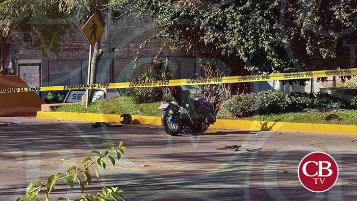 Pareja de motociclistas se accidenta en Morelia