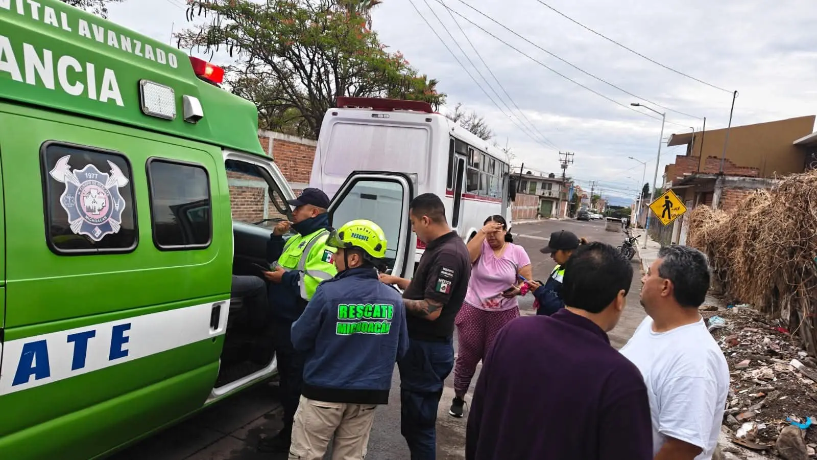 Pareja derrapa en motocicleta y queda herida, en La Piedad