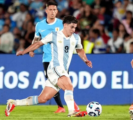 ¡Partidazo en el Centenario! Argentina se impone a Uruguay sin Messi y acaricia el Mundial con golazo de Almada