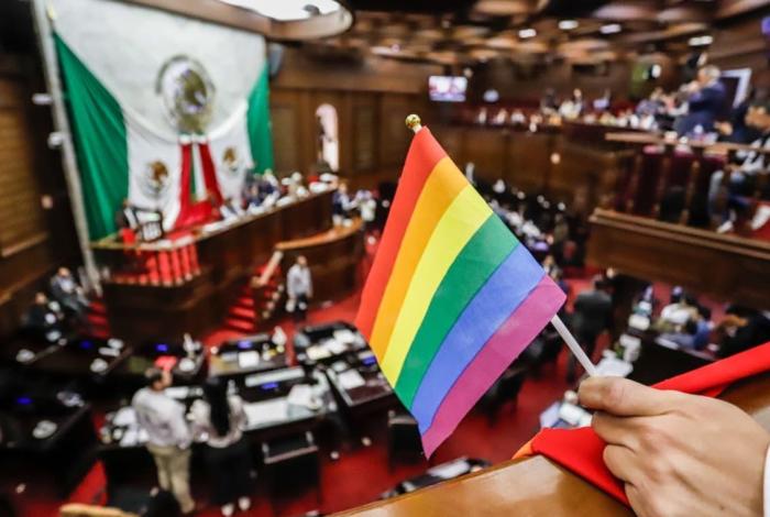 Partidos políticos deberán destinar al menos el 5% del financiamiento público para programas específicos dirigidos a la comunidad LGBTIQ+
