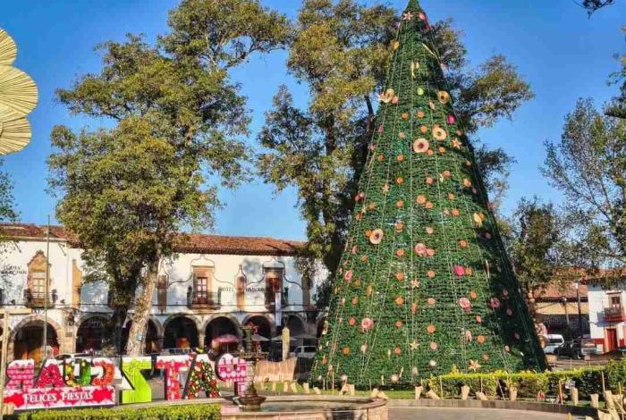 ¡Pátzcuaro se ilumina hoy con su nacimiento monumental y árbol navideño!: Sectur