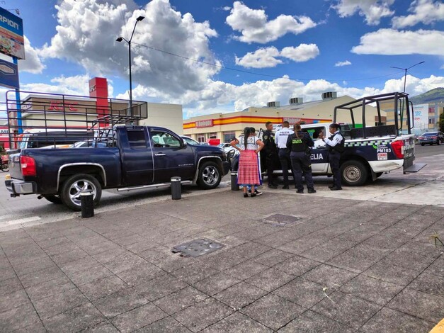 Peatona es impactada por espejo retrovisor de camioneta en Av. Madero Poniente de Morelia