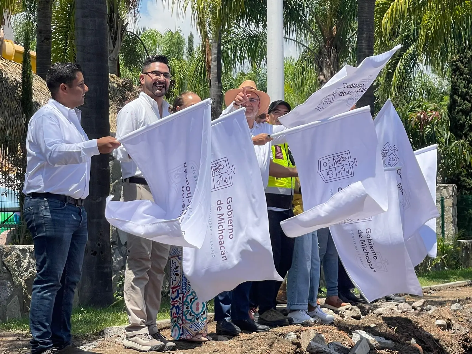 Pedro Alexis y Bedolla arrancan obra en la Calzada a los balnearios