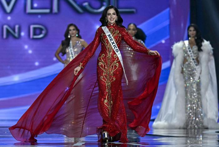 Pemex felicita a Miss Universo y desata polémica