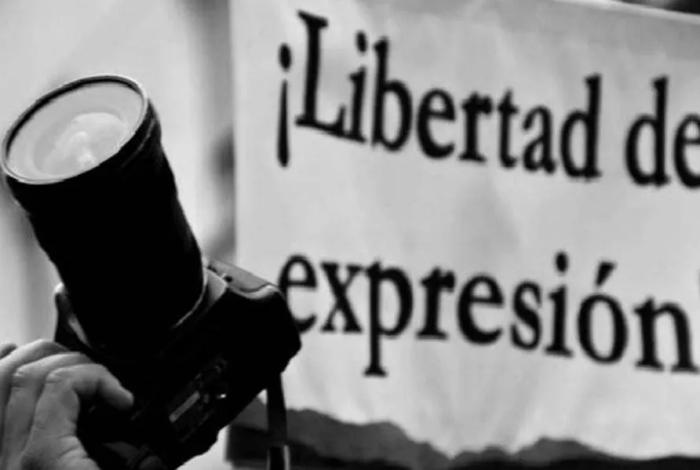 Periodistas poblanos alertan sobre autocensura por delito de ciberasedio