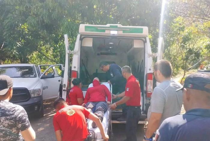 Perito de la Fiscalía resulta lesionada al caerle una roca en zona boscosa de Tacámbaro