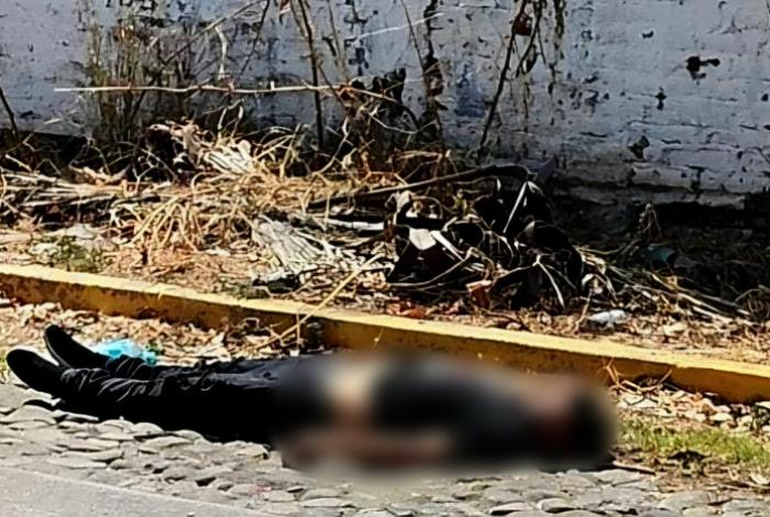 Persecución a tiros termina con un joven asesinado en calles de Apatzingán