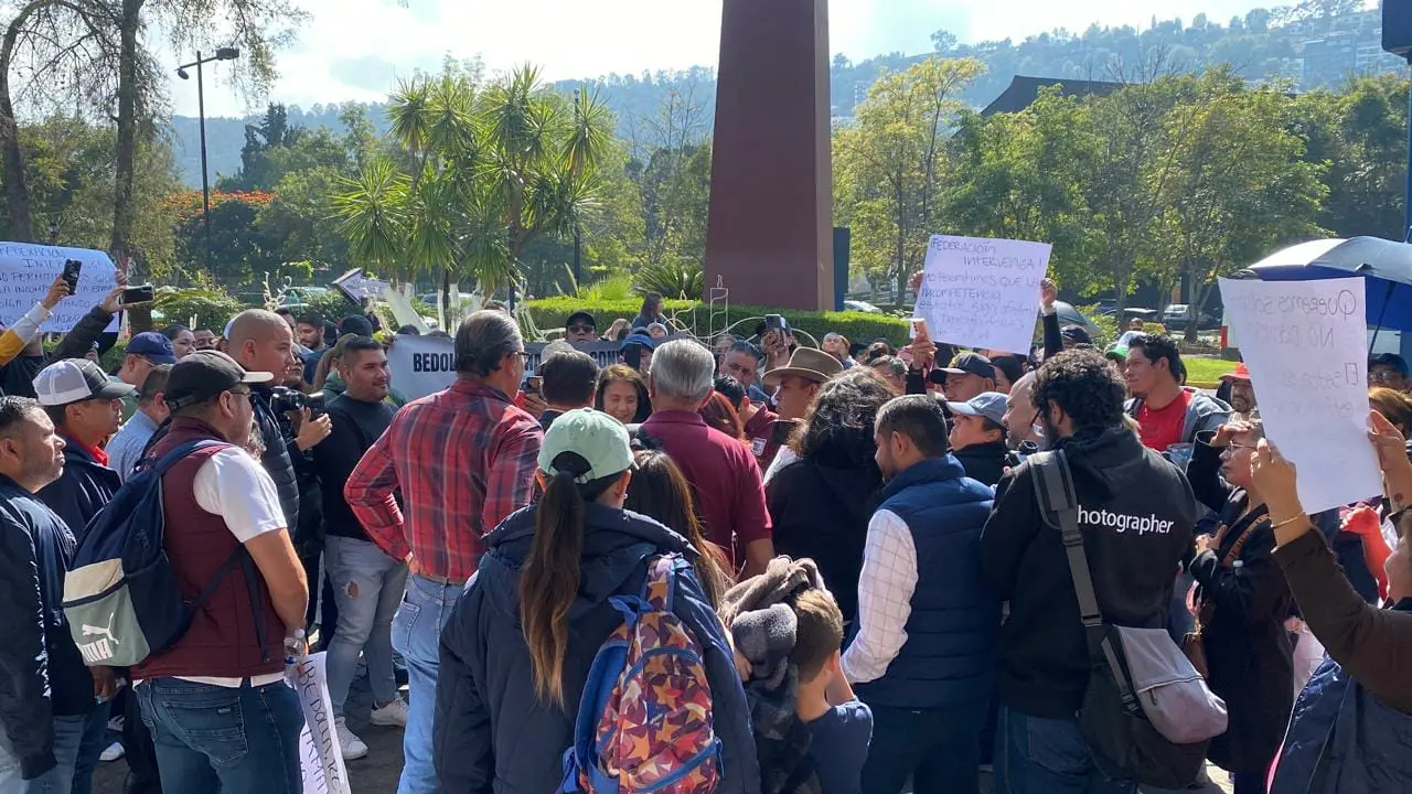 Persiste las manifestaciones de los trabajadores del sector salud al exterior del Congreso de Michoacán