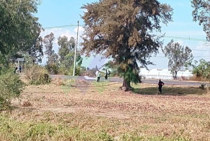 Pierden la vida dos adolescentes tras chocar su moto, en Indaparapeo