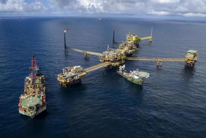 Piratas roban equipos de respiración en plataforma de Pemex