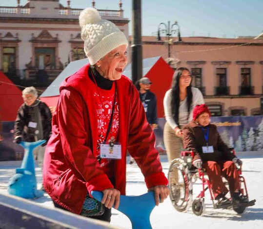 Pista de Hielo de Morelia sigue abierta para que disfruten grandes y pequeños