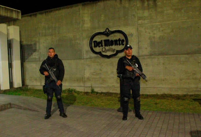 Policía Auxiliar vigila empacadoras de aguacate