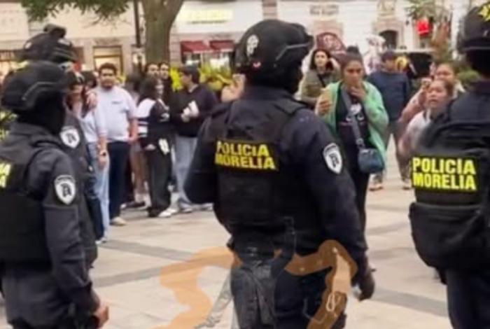 Policía de Morelia se lleva a jovencita de 15 años que vendía en el Centro; “fue protocolo”, señalan