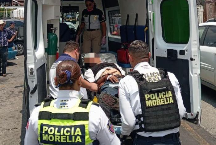 Policía Morelia auxilia a persona desvanecida en el Centro Histórico