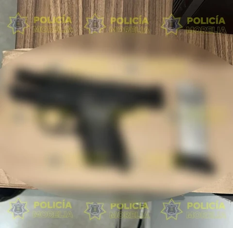 Policía Morelia detiene a un hombre en posesión ilegal de un arma de fuego