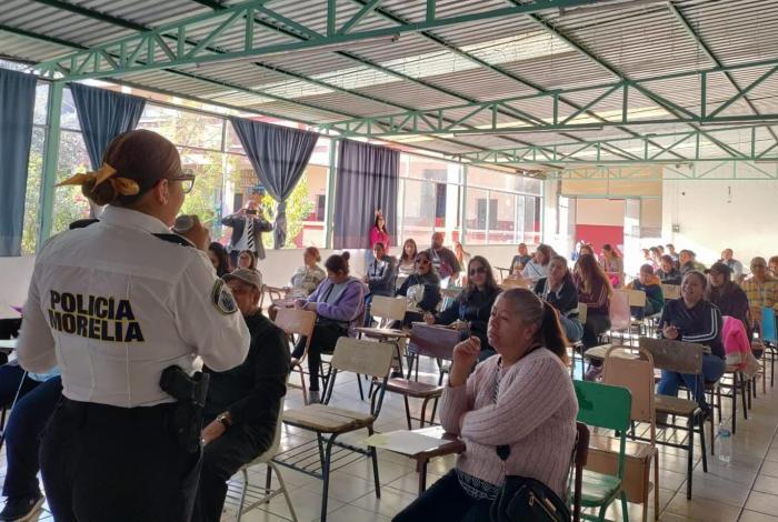 Policía Morelia imparte plática para padres de familia, en Escuela Primaria “Simón Bolívar”