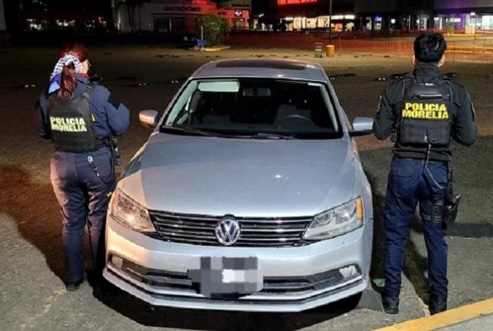 Policía Morelia recupera vehículo robado; estaba estacionado en Plaza Escala La Huerta