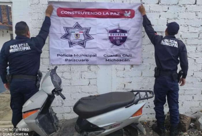 Policías de Pátzcuaro hallan moto con alteraciones en medios de identificación