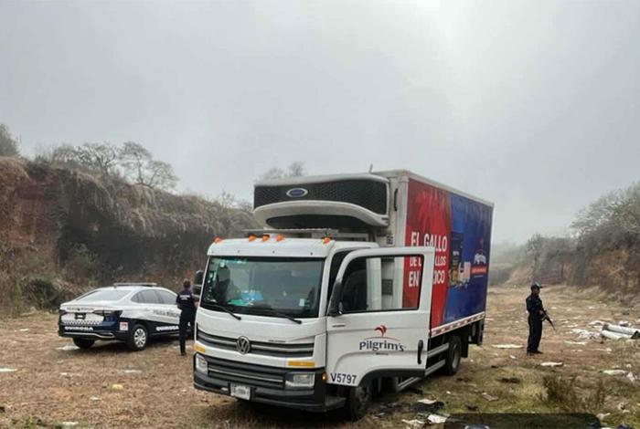 Policías de Quiroga recuperan camión robado