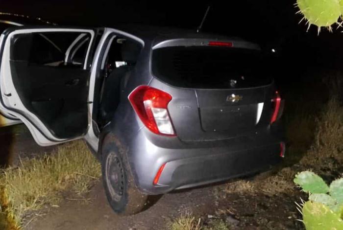Policías son atacados en Zinapécuaro; agresores huyen y abandonan 2 vehículos