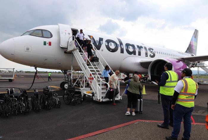 Por actualización de software de seguridad, retraso en vuelos de Viva y Volaris