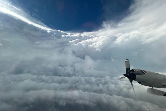 Por cierre del gobierno, cazahuracanes de EUA trabajan sin pago en medio de Melissa